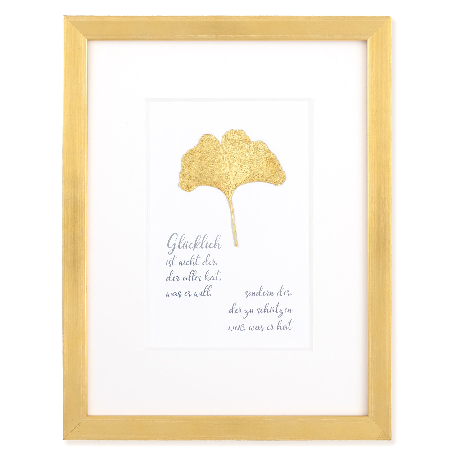 Goldenes Glück - Vergoldetes Ginkgoblatt mit Spruch. Glücklich ist nicht der, der alles hat was er will, sondern der der zu schätzen weiß was er hat. Poetisches Spruchbild mit Massivholzrahmen.