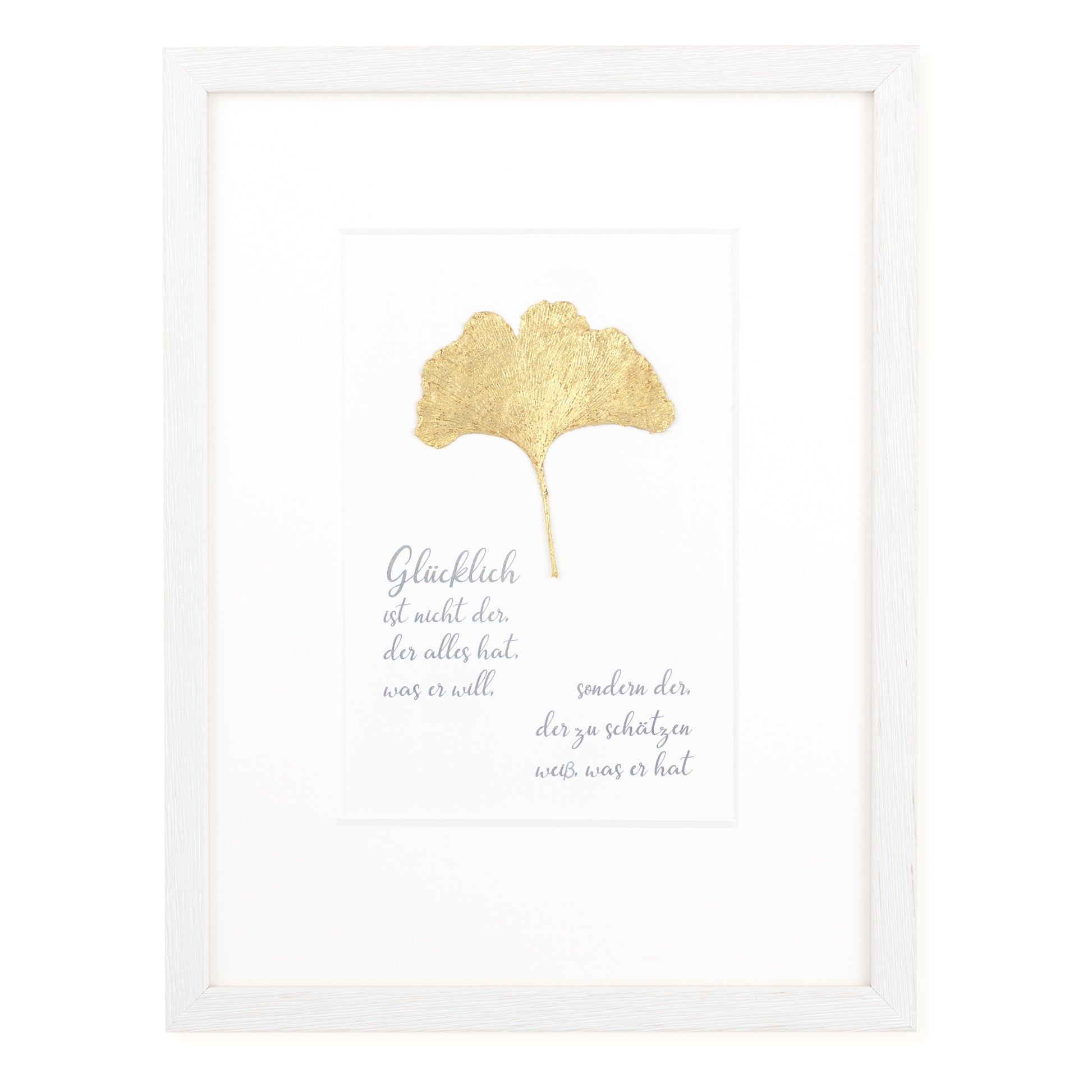Goldenes Glück - Vergoldetes Ginkgoblatt mit Spruch. Glücklich ist nicht der, der alles hat was er will, sondern der der zu schätzen weiß was er hat. Poetisches Spruchbild mit Massivholzrahmen.