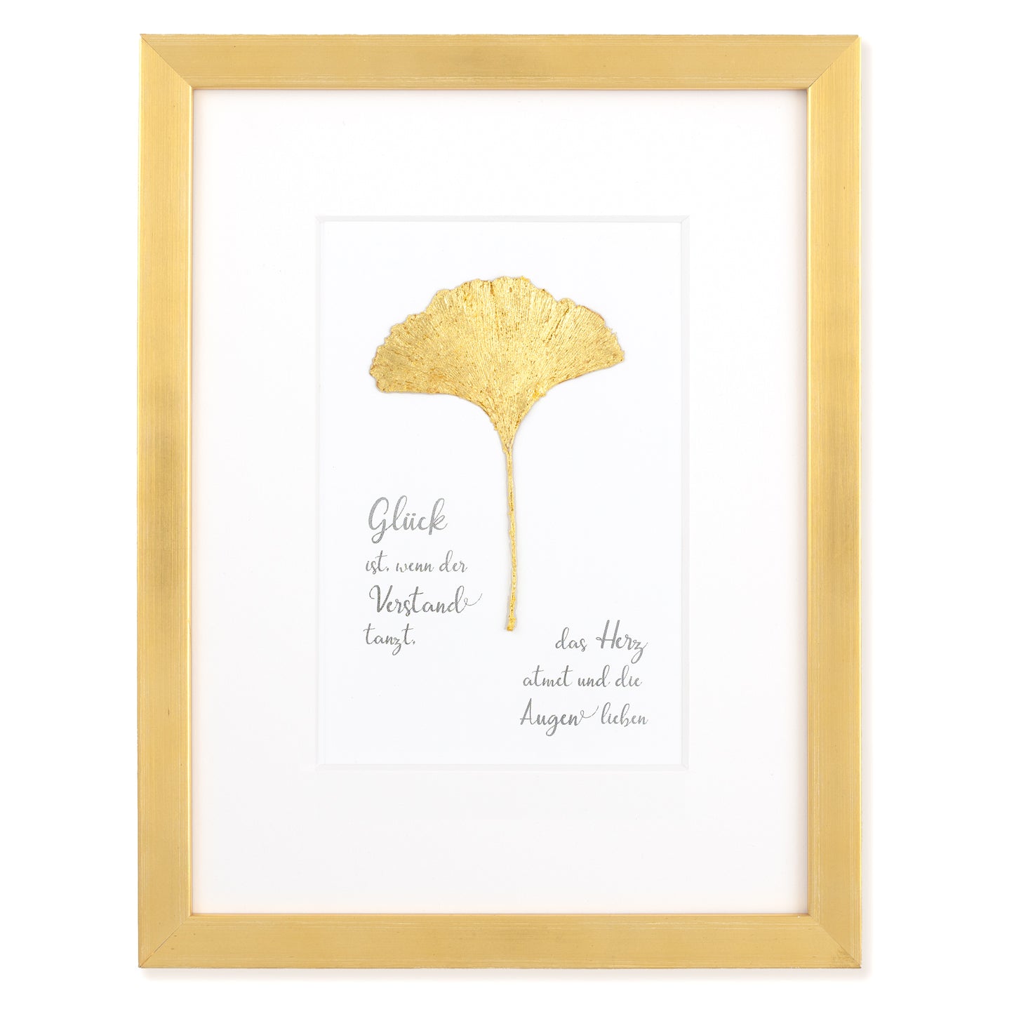 Goldenes Glück - Vergoldetes Ginkgoblatt mit Spruch, Glück ist, wenn der Verstand tanzt, das Herz atmet und die Augen lieben. Poetisches Spruchbild mit Massivholzrahmen.