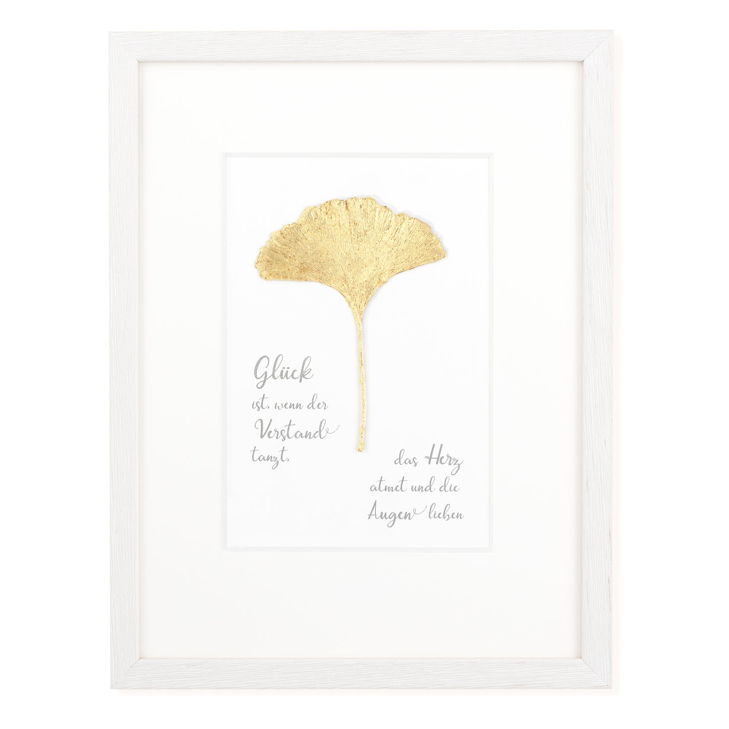 Goldenes Glück - Vergoldetes Ginkgoblatt mit Spruch, Glück ist, wenn der Verstand tanzt, das Herz atmet und die Augen lieben. Poetisches Spruchbild mit Massivholzrahmen.