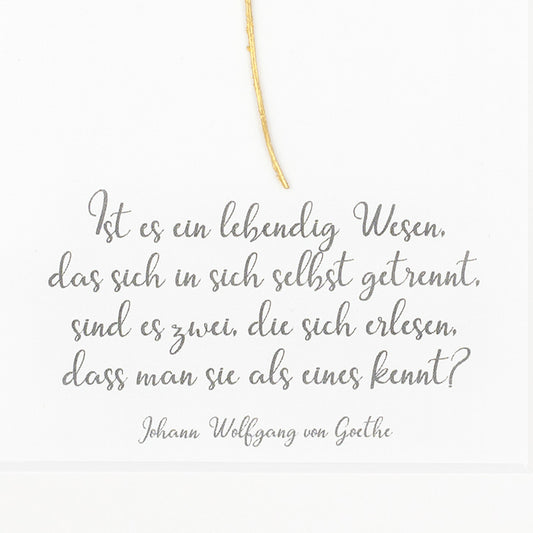 Ist es ein lebendig Wesen, das sich in sich selbst getrennt, sind es zwei, die sich erlesen, dass man sie als eines kennt?